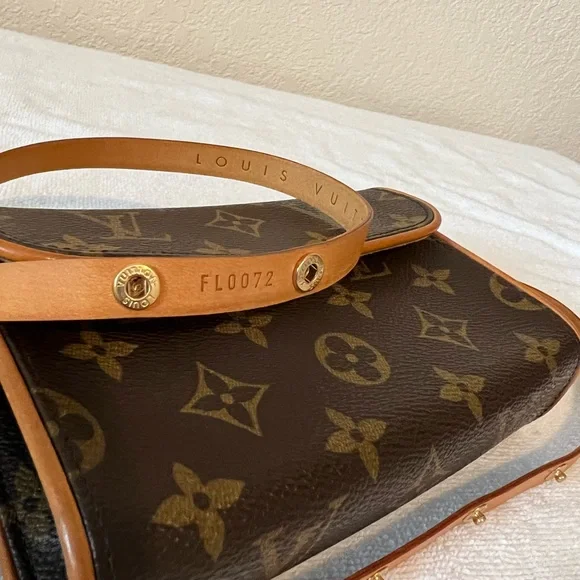 Pre-owned Louis Vuitton Florentine Pochette Monogram Canvas - Picture 4 of 16